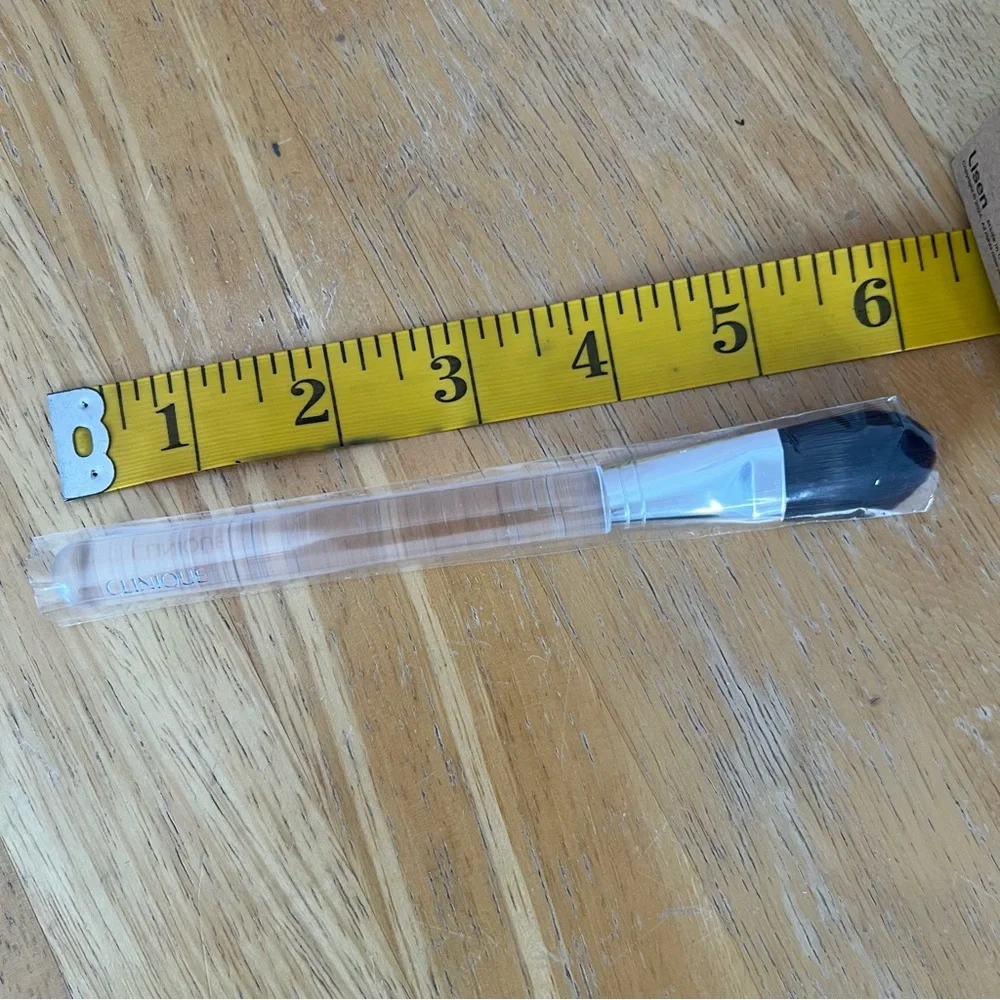 NWT Clinique Makeup Brush